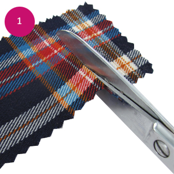 diy echarpe carreaux et pompon