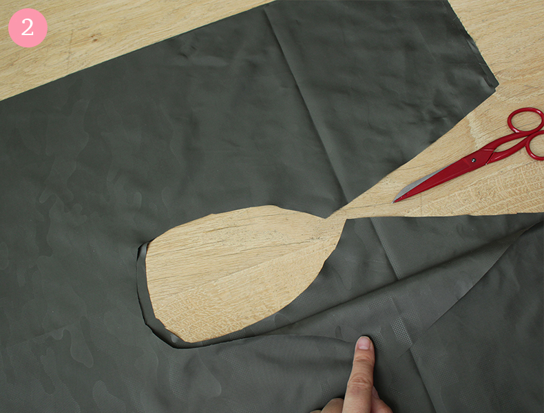DIY bavoir a barbe etape 2