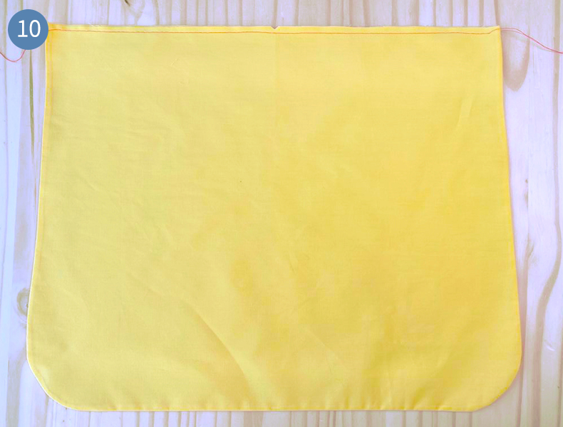 froncer le bas du tablier Blanche-Neige