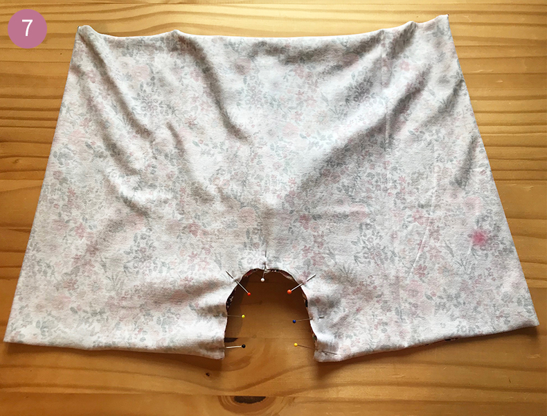 Assemblage de l'entrejambe du maillot de bain homme