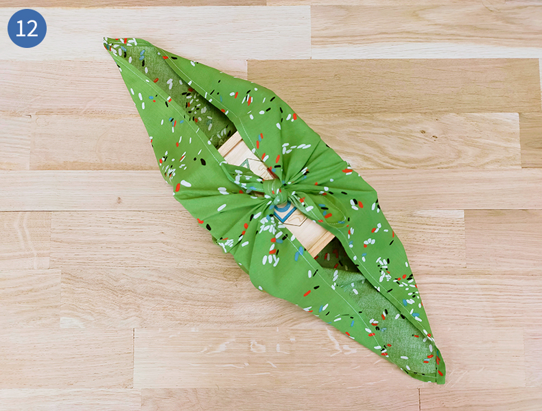 furoshiki emballer une boîte carré