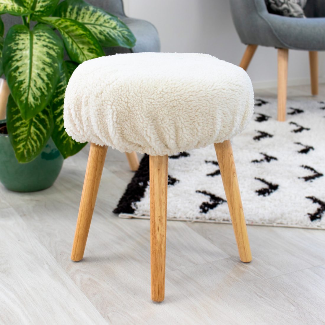 Tuto housse tabouret rond fourrure écru