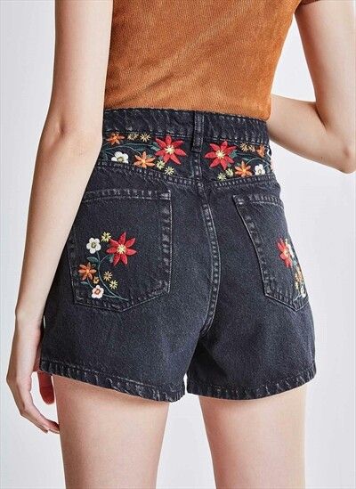 broderie fleur pour masquer un trou