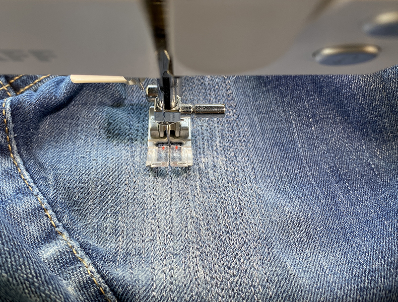 comment réparer un jean troué