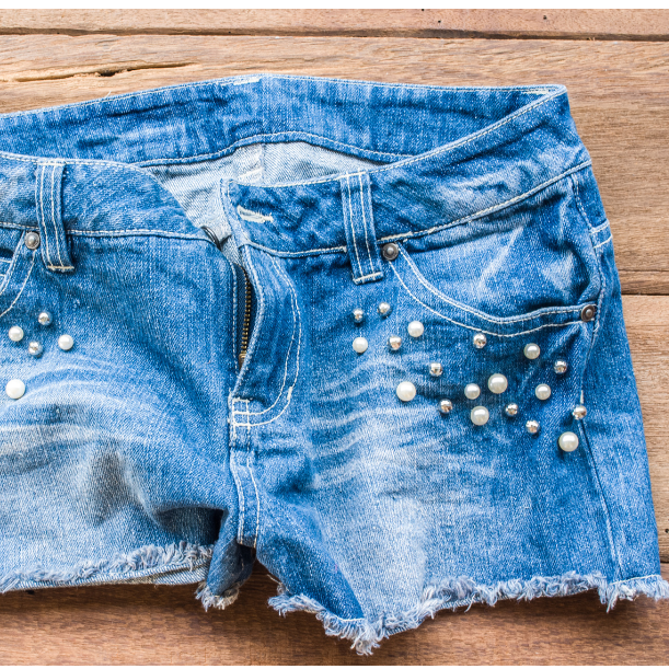 Couper un jean en short : customisation