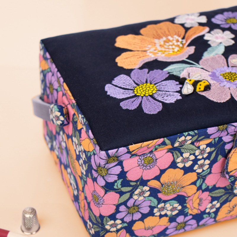 boite à couture brodée