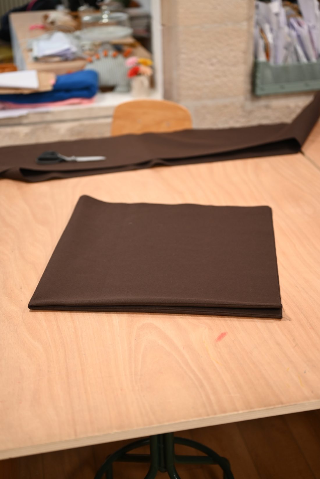 Photo d'étape du tuto. Pliage de la feutrine.