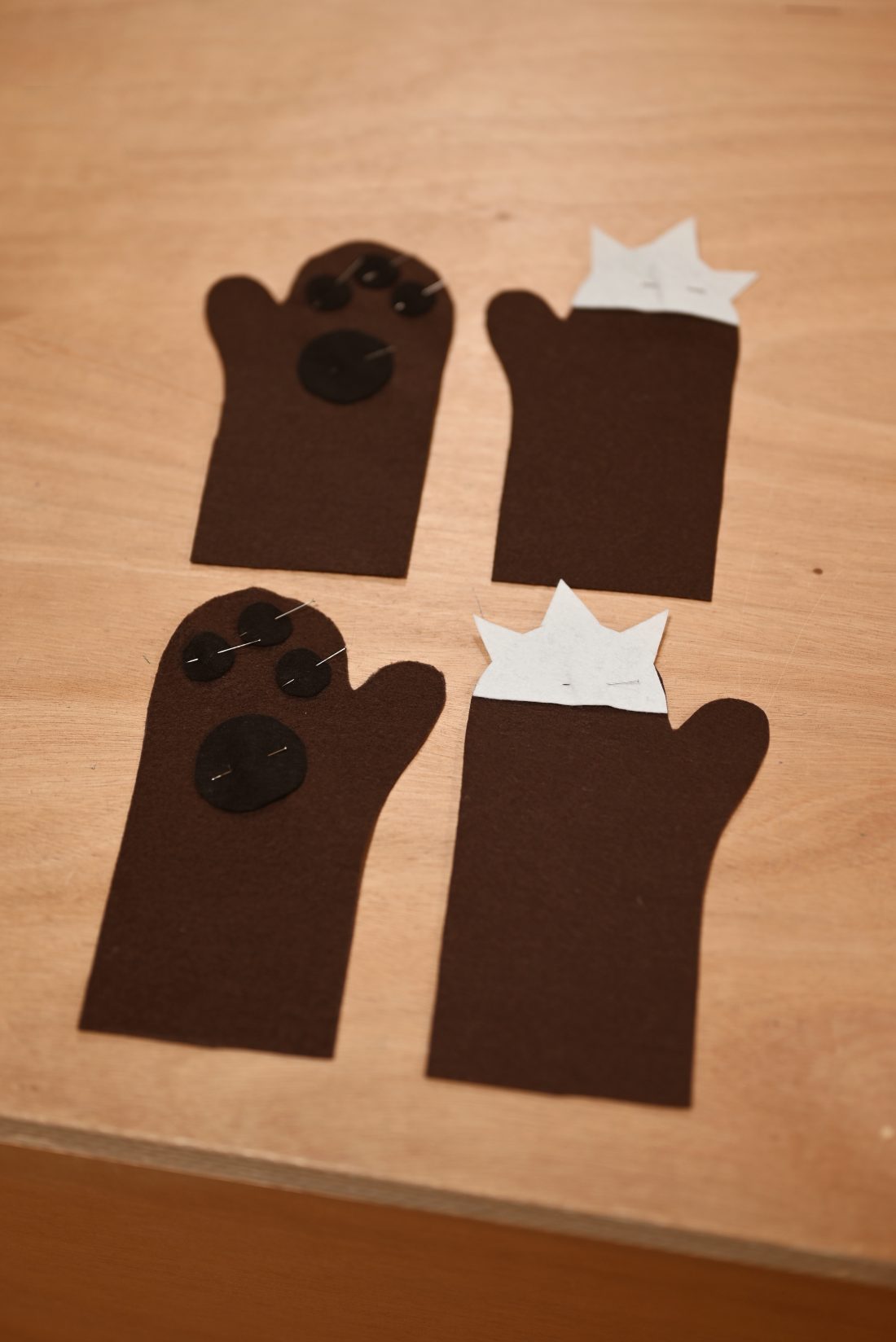 Photo d'étape du tuto déguisement enfant. Couture des griffes.