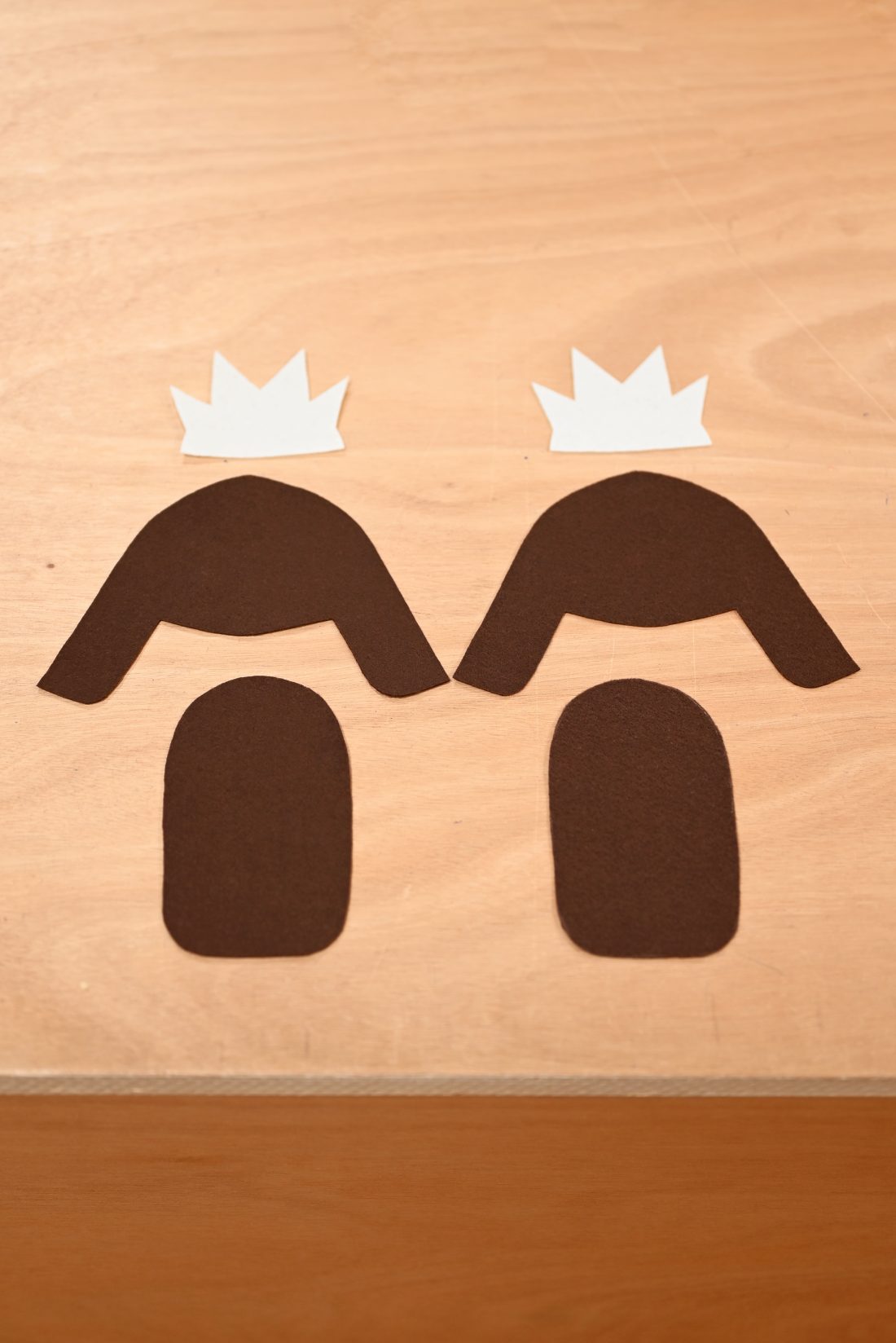 Photo d'étape des chaussons. Découpe des pièces.