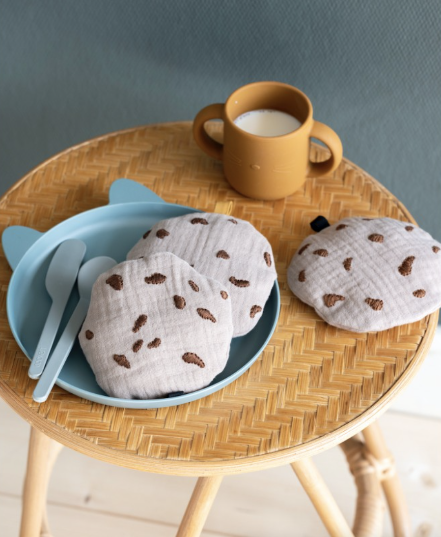jeu pour enfant en forme de cookie dans l'encyclopédie de la couture pour bébé