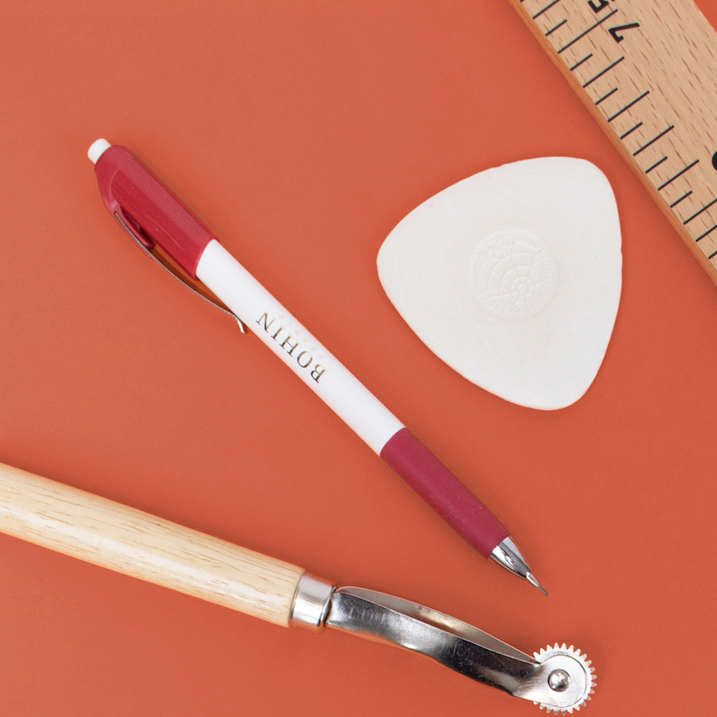 photo de craie et crayon couture